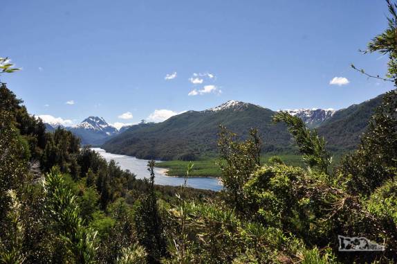 Vista que tínhamos no início da subida do Cerro Falkner, no Parque Lanin, na região de San Martín de Los Andes, na Argentina